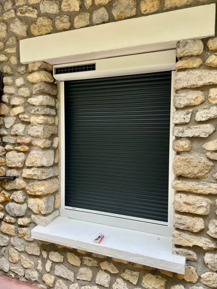 Pose de volets près de Dourdan